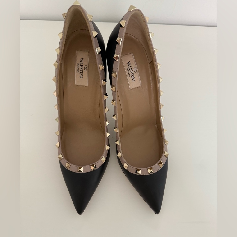 NWOT Authentic Valentino Garavani Rockstud 100mm black/nude